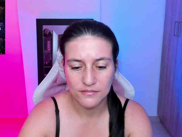 Saskyaajohnson webcam