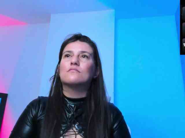 Saskyaajohnson Live Webcam on BongaCams