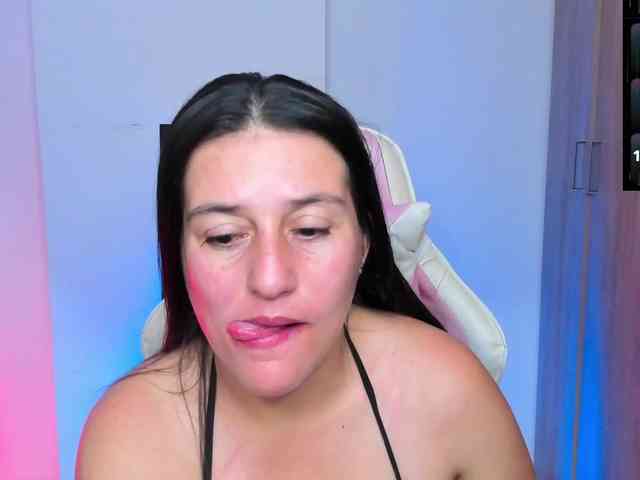 Saskyaajohnson webcam