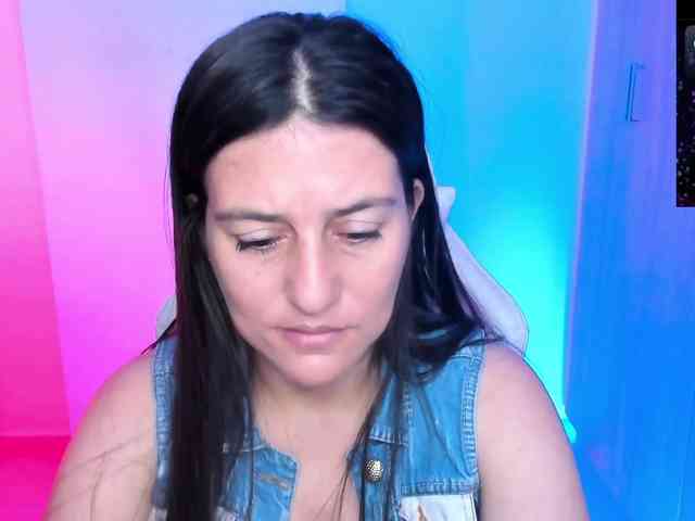 Saskyaajohnson webcam