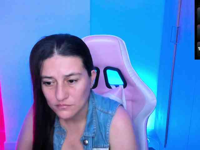 Saskyaajohnson webcam