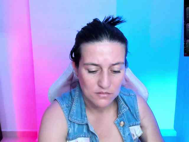 Saskyaajohnson webcam