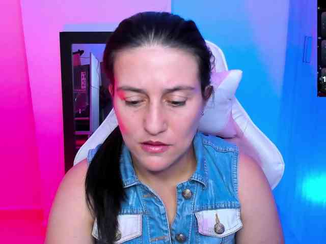 Saskyaajohnson webcam