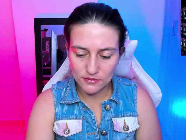 Saskyaajohnson webcam