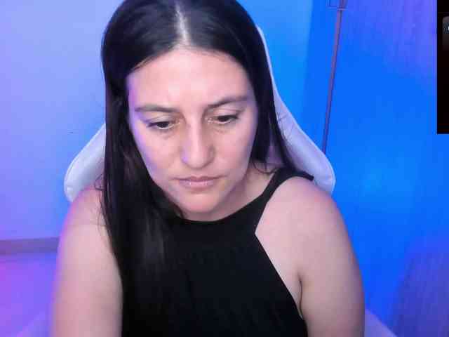 Saskyaajohnson webcam