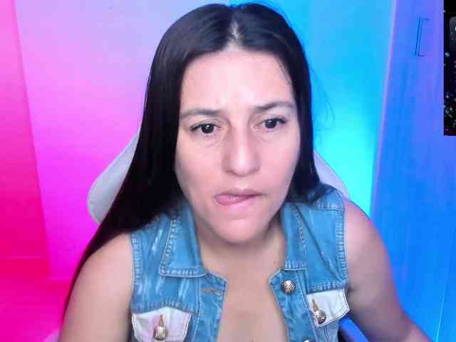 Saskyaajohnson webcam