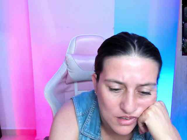 Saskyaajohnson webcam