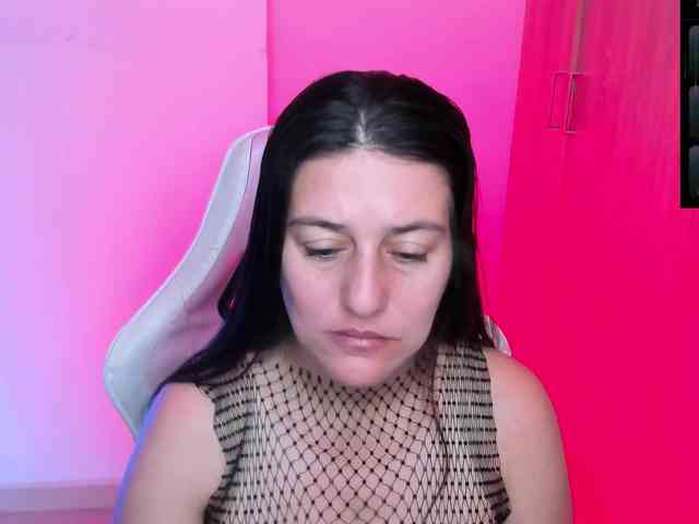 Saskyaajohnson Live Webcam on BongaCams