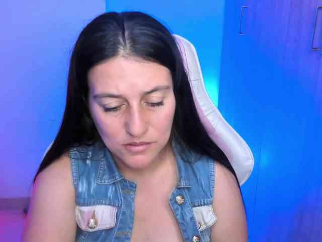 Saskyaajohnson Live Webcam on BongaCams