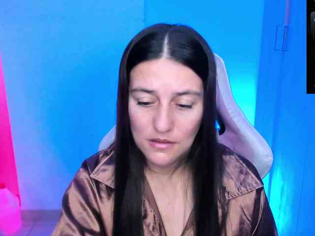 Saskyaajohnson Live Webcam on BongaCams