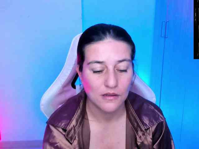 Saskyaajohnson webcam