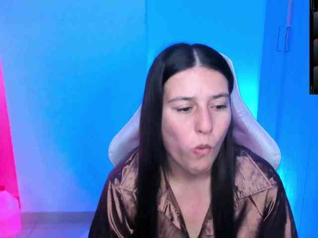 Saskyaajohnson webcam