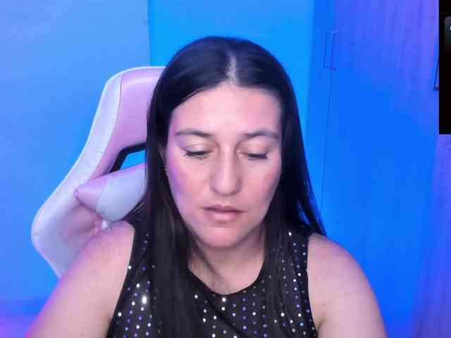 Saskyaajohnson Live Webcam on BongaCams