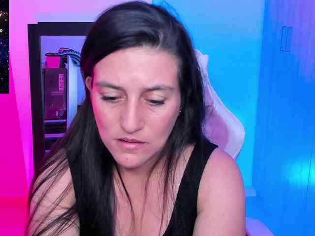 Saskyaajohnson webcam