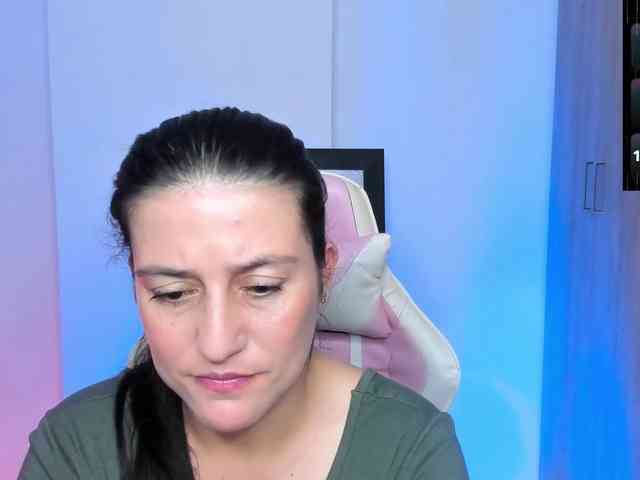 Saskyaajohnson webcam