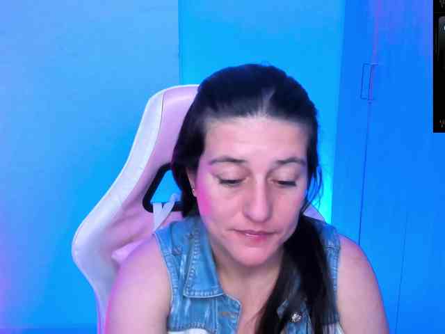 Saskyaajohnson webcam