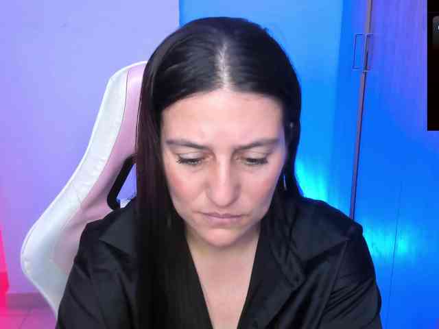 Saskyaajohnson Live Webcam on BongaCams