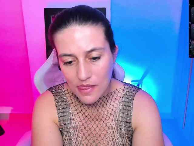 Saskyaajohnson webcam