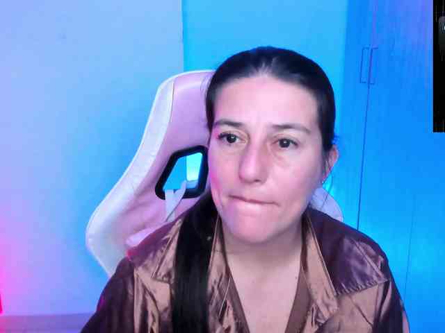 Saskyaajohnson webcam