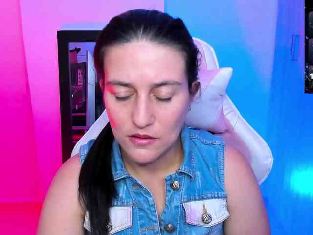 Saskyaajohnson webcam