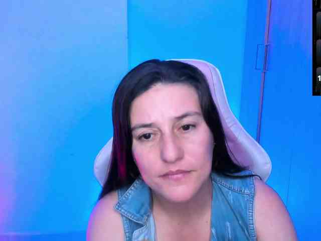 Saskyaajohnson webcam