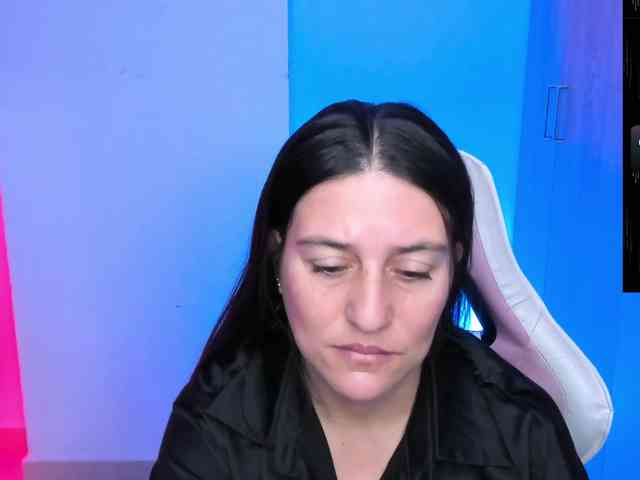 Saskyaajohnson webcam