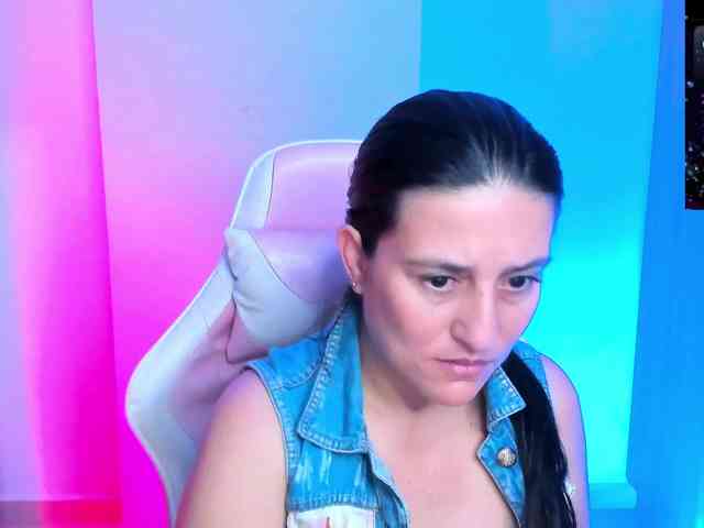 Saskyaajohnson webcam