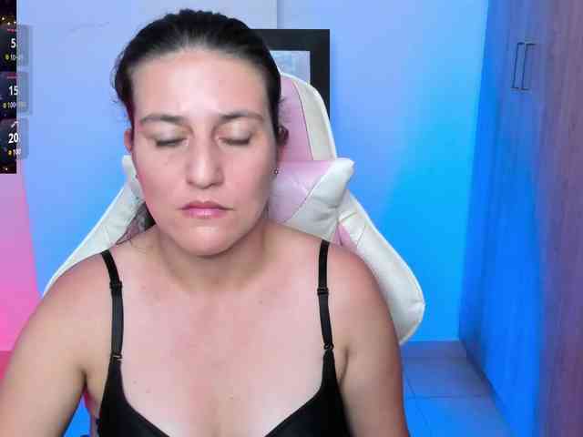 Saskyaajohnson webcam