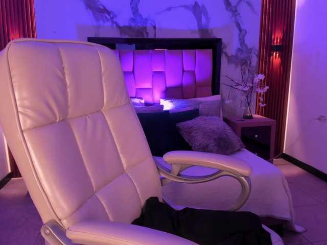 jeen-taylor1's BongaCams show and profile