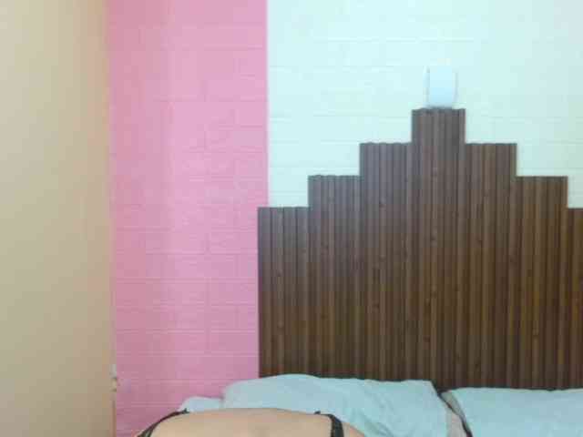 EmmaAndAlex Live Webcam on BongaCams