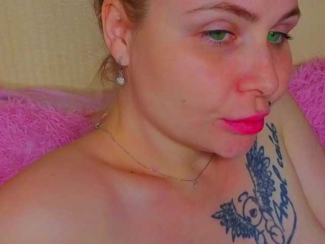 YourFunnyBlondiee webcam