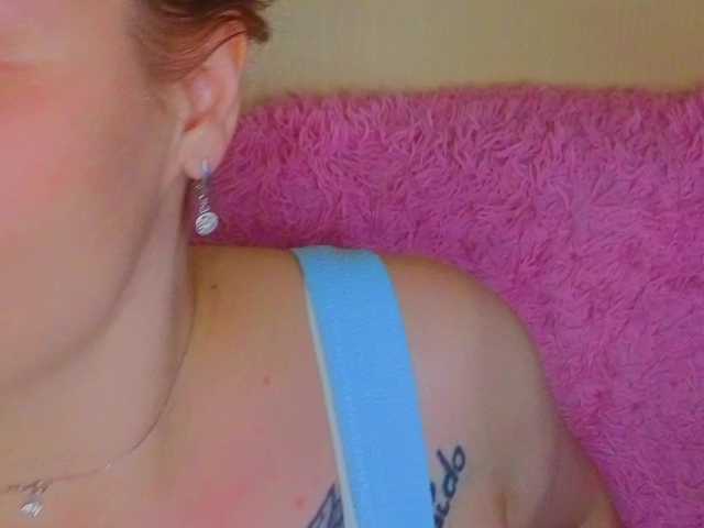  YourFunnyBlondiee chat room