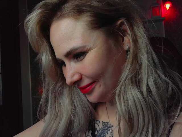 YourFunnyBlondi