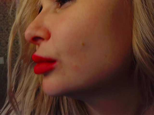 YourFunnyBlondiee