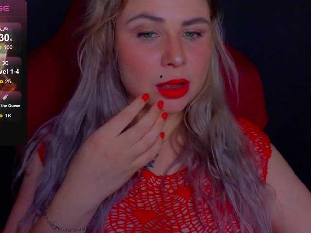 YourFunnyBlondiee webcam