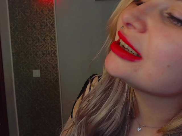 YourFunnyBlondiee