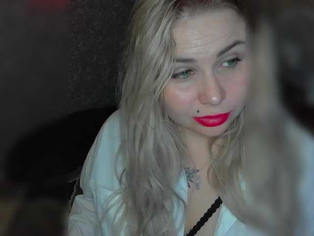  YourFunnyBlondiee chat room