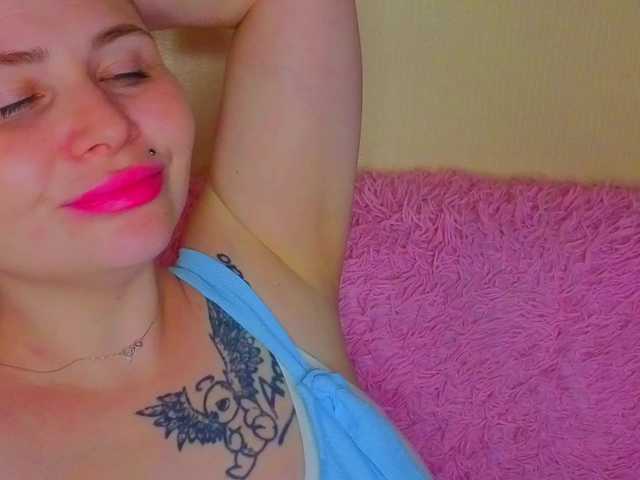  YourFunnyBlondiee chat room
