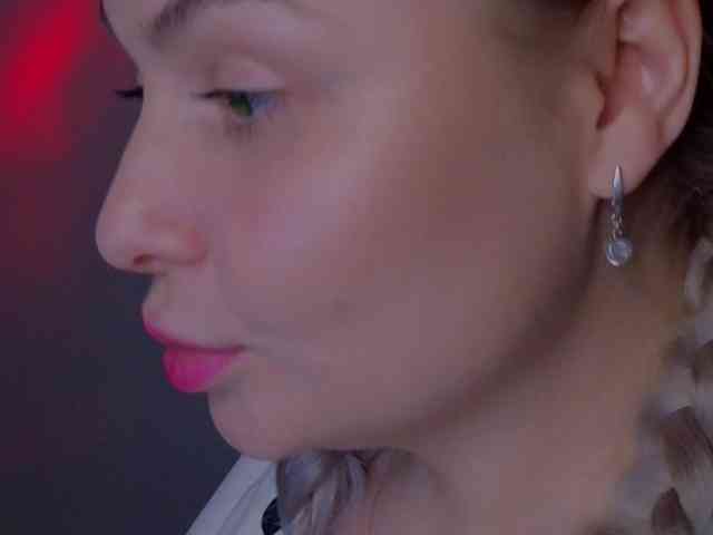 YourFunnyBlondiee webcam