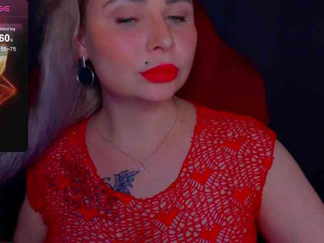 YourFunnyBlondiee webcam