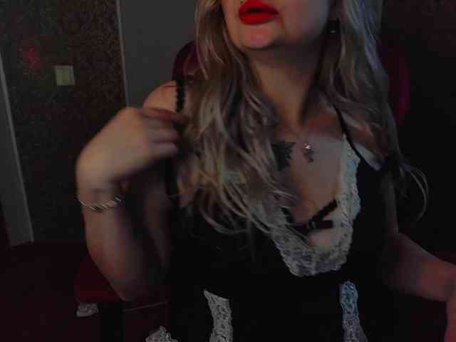 YourFunnyBlondiee's webcam live show