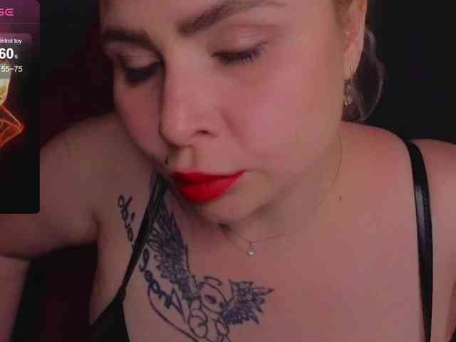 YourFunnyBlondiee webcam
