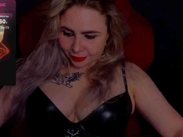 YourFunnyBlondiee webcam