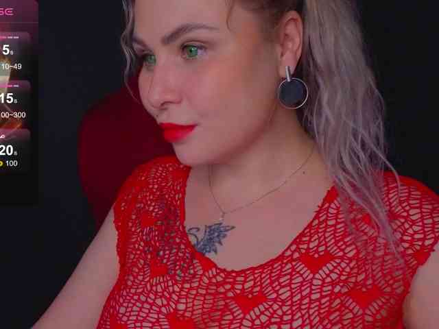 YourFunnyBlondiee webcam