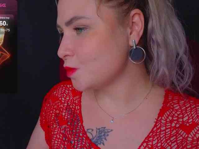 YourFunnyBlondiee webcam