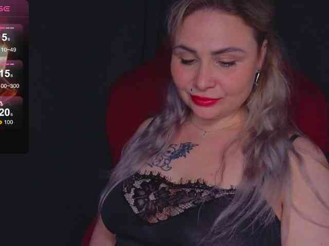 YourFunnyBlondiee webcam