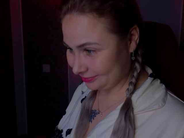 YourFunnyBlondiee webcam