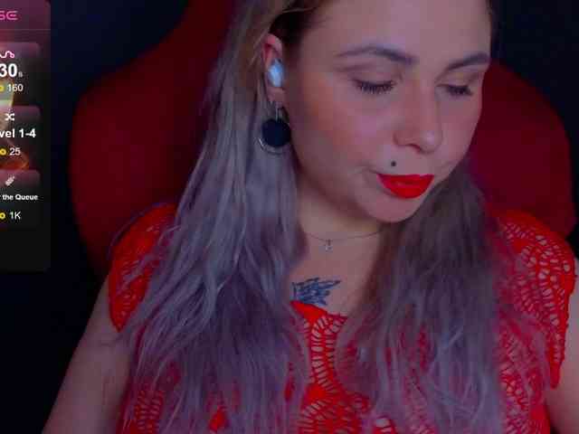 YourFunnyBlondiee webcam