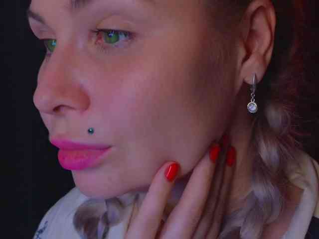 online web cam show YourFunnyBlondiee