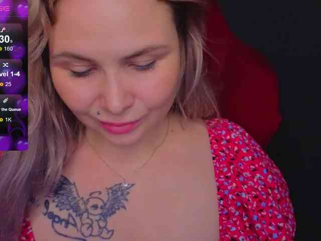 YourFunnyBlondiee webcam